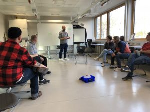 Mehr über den Artikel erfahren Kollegium der Friedrich-Ebert-Schule arbeitet mit Spiegelbild Wiesbaden am Umgang mit Diskriminierung