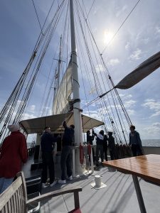 Mehr über den Artikel erfahren Segel setzen und Gemeinschaft erleben – Erste Segelfreizeit der Schulsozialarbeit Wiesbaden am Berufsschulzentrum
