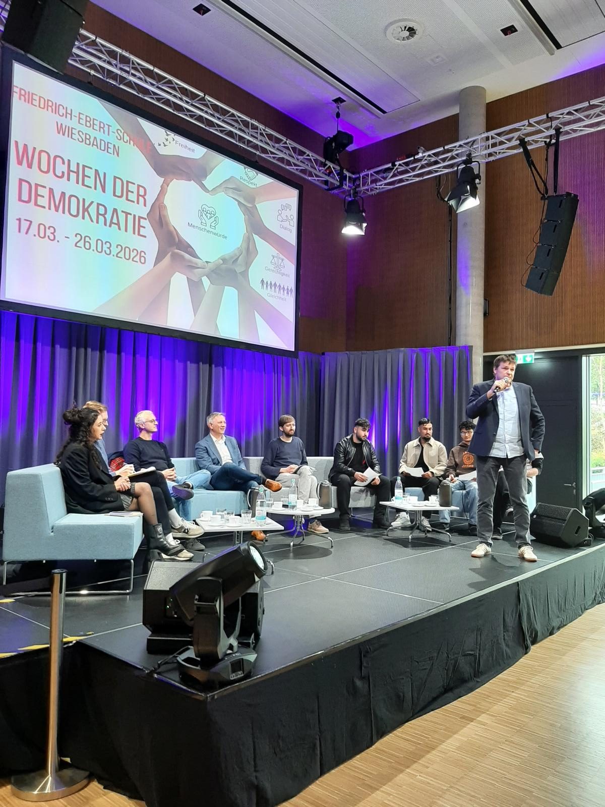 Du betrachtest gerade Podiumsdiskussion: Politische Beteiligungsmöglichkeiten in einer Demokratie