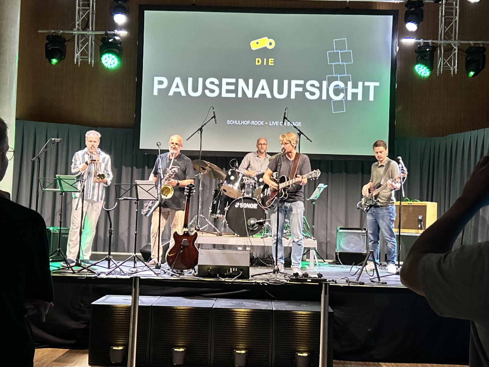 Du betrachtest gerade Veranstaltungstechnik live: Klasse 11BV03 begeistert mit Bühnenshow