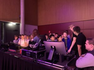 Mehr über den Artikel erfahren Grundschule meets Berufsschule: Pausenkonzert begeistert Viertklässler